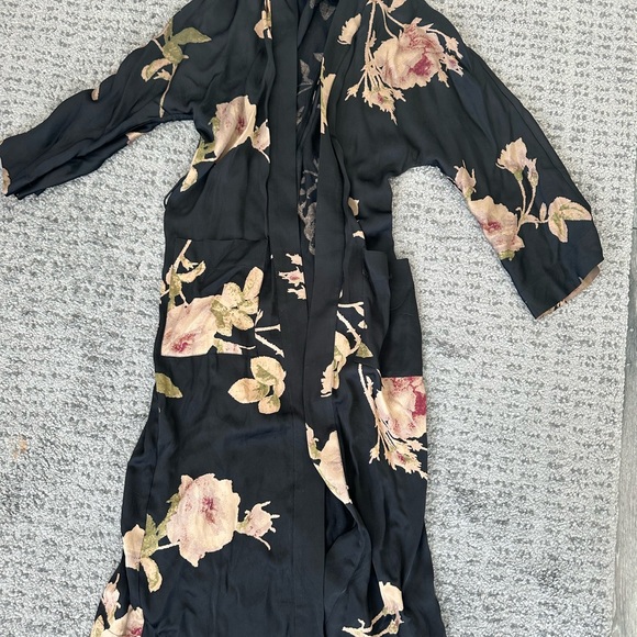 Aritzia Wilfred Durante Kimono jacket/robe with belt - Picture 2 of 8